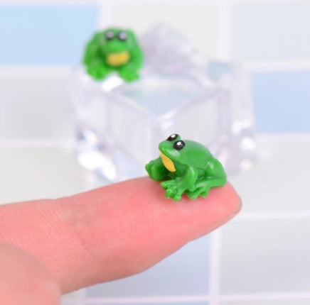 Itty Bitty Frogs Figurines